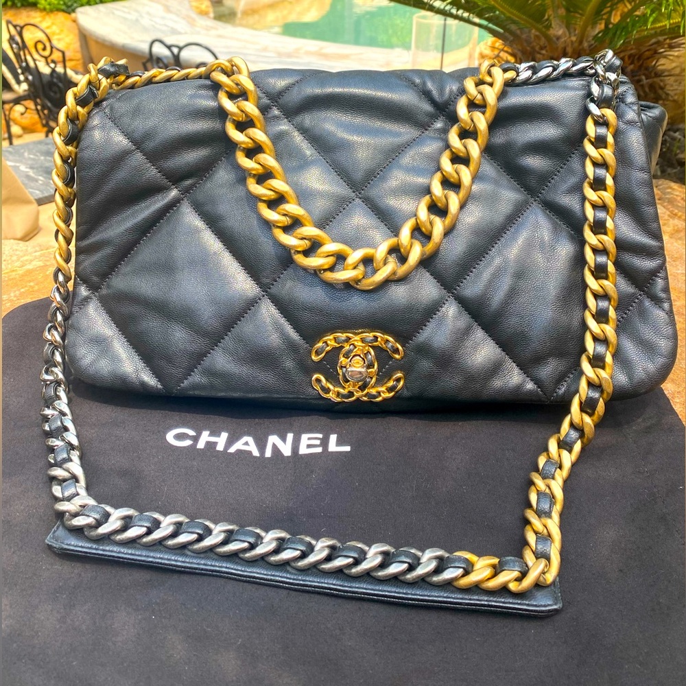 Official jet set bag ! Authentic CHANEL jumbo 19 black leather maxi chain bag